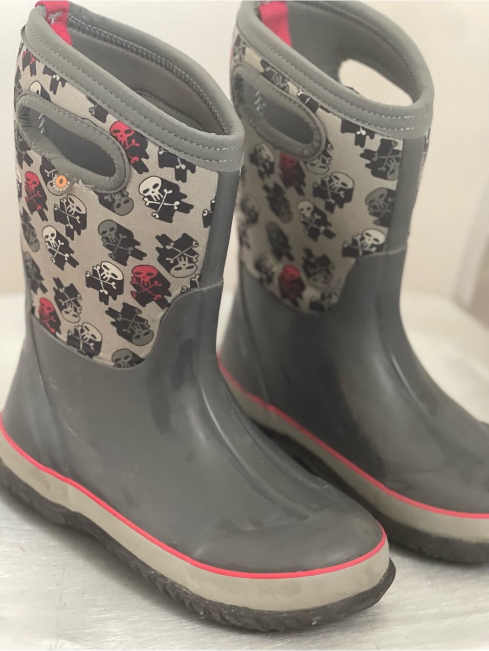 Bogs - size 3 - skulls & crossbones